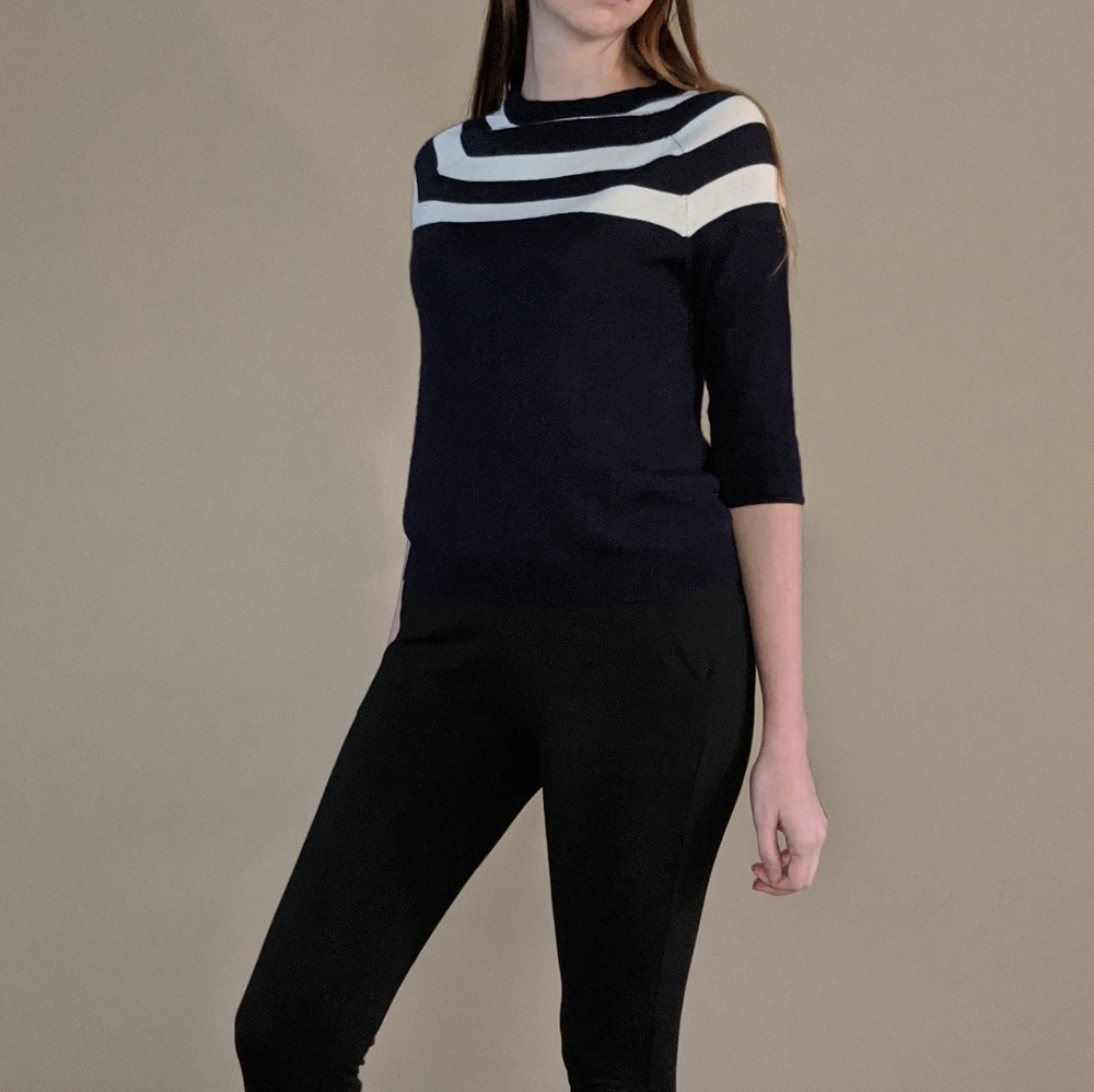 ☘️The Limited white striped black sweater - Picture 2 of 7